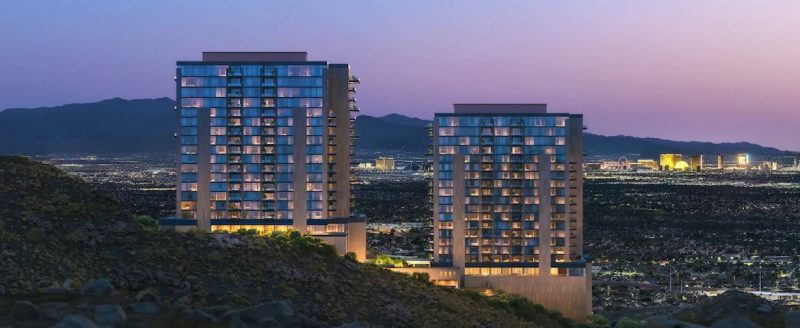 four seasons private homes at night