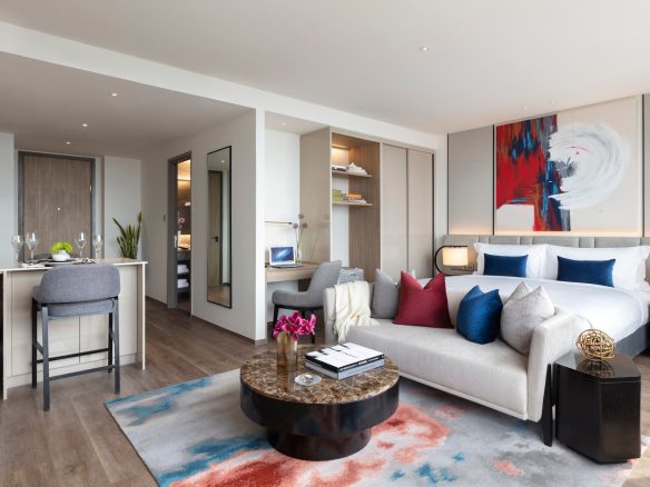 Ascott Embassy Sathorn Bangkok for rent located 1.6 km from Lumpini Park,Ascott Embassy Sathorn Bangkok provides accommodation with an outdoor swimming pool, free private parking, a fitness centre and a garden.
