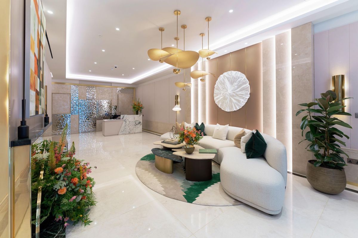 Inspired by Chelsea's classic Victorian-era mansions, The Lucan represents an expert blend of contemporary style and thoughtful craftsmanship. The seven-storey building was designed by renowned architectural firm Kohn Pedersen Fox Associates (KPF), with sophisticated interiors created by Rive Gauche.