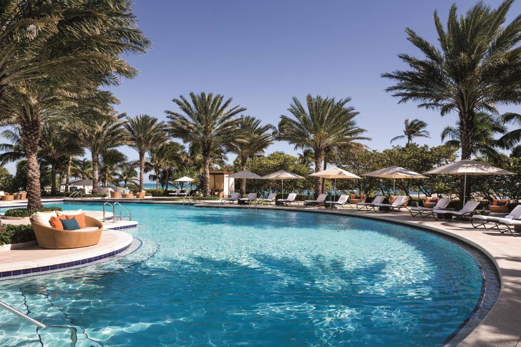 Renting an apartment at The Ritz Carlton Residence provides access to hotel-style services provided by co-located The Ritz-Carlton Bal Harbour, including 24-hour concierge, in-residence dining, and valet parking. Residents enjoy a heated outdoor pool with private cabanas, a 10,000-square-foot spa, and a fitness center with sauna and steam rooms.
