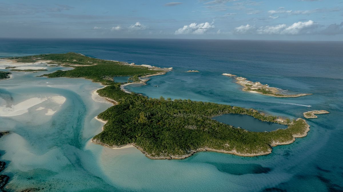 Situated on a 124-acre private island, Rosewood Exuma marks the brand’s latest expansion in the Caribbean. Set amidst a pristine archipelago of 365 islands in the Bahamas, the private retreat will comprise of just 33 suites, each offering dramatic views of the island’s pink and white sands and turquoise waters, with several sitting directly on the beach.