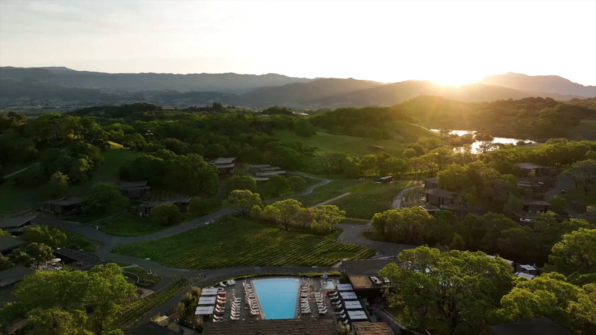 Montage Wine Country Estates
Come home to the sun-soaked hills of Northern Sonoma, where hand-tended vineyards meet the shady groves of century-old oak trees.