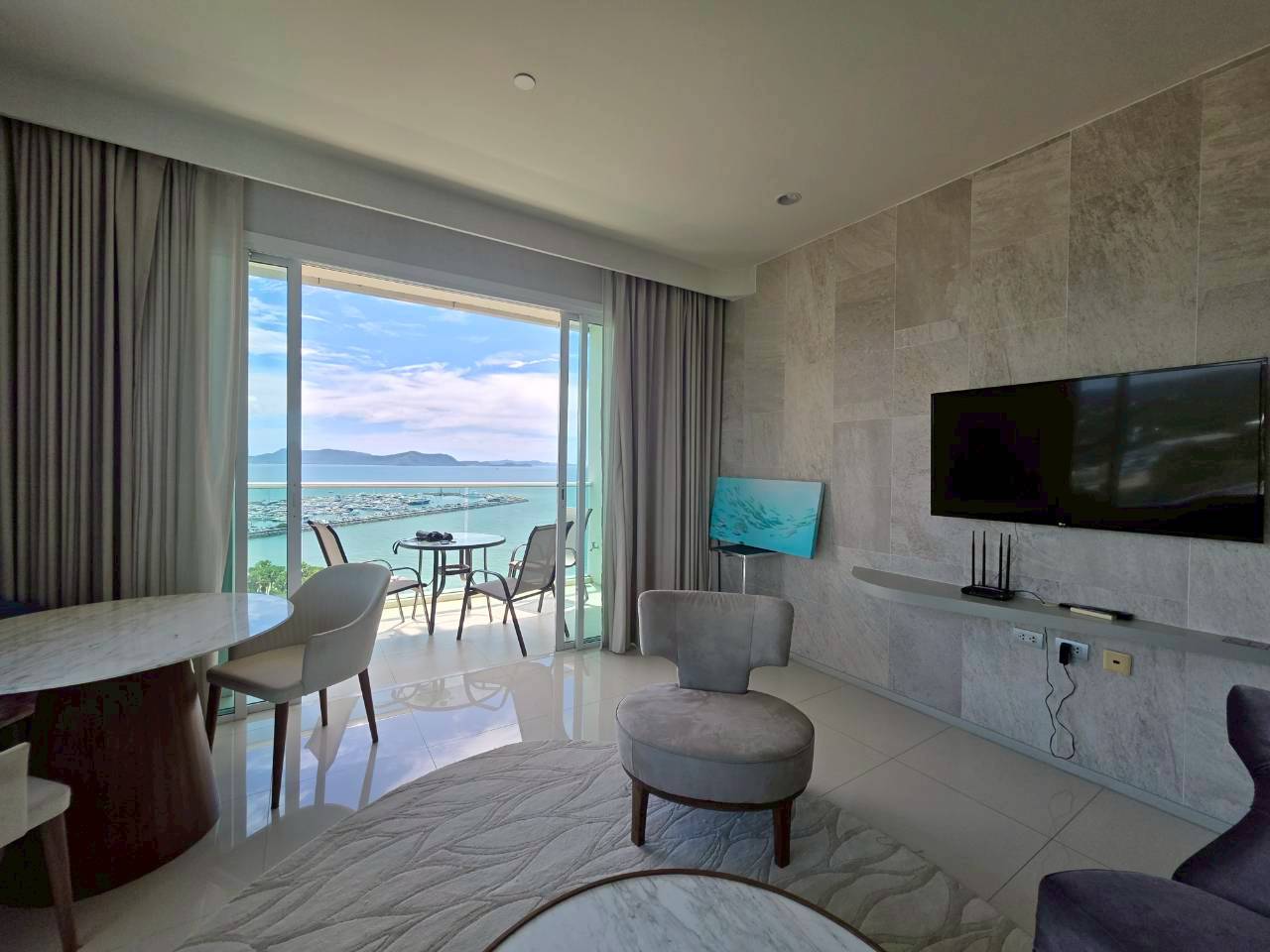 Mövenpick twpo bedcondo for sale Na Jomtien