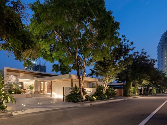 REDWOOD VILLA PATTAYA is a renovation project of a single vacation pool villa located within the Mövenpick Pool Villa