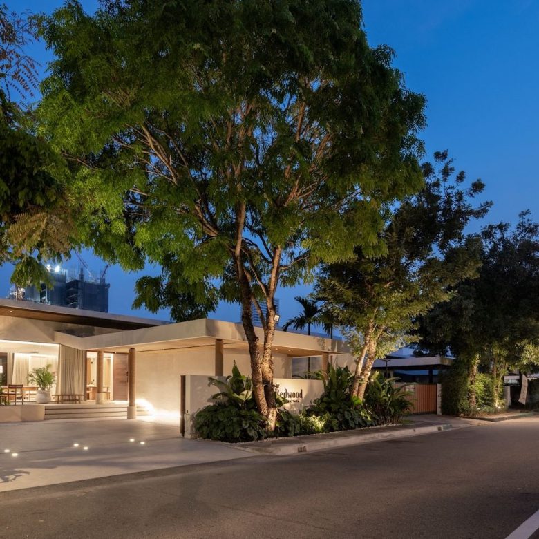 REDWOOD VILLA PATTAYA is a renovation project of a single vacation pool villa located within the Mövenpick Pool Villa