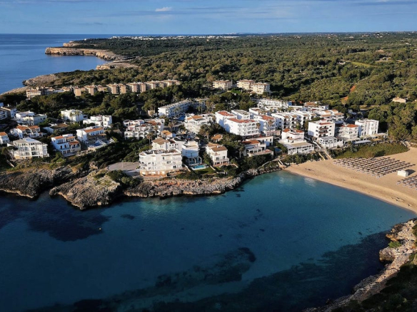 Wyndham Portocolom enjoys an enviable location in the picturesque Portocolom Bay