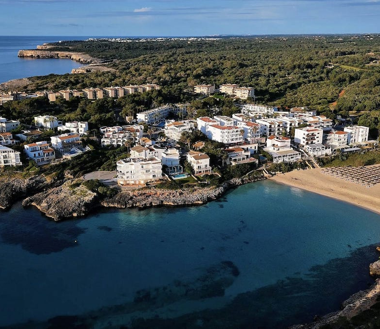 Wyndham Portocolom enjoys an enviable location in the picturesque Portocolom Bay
