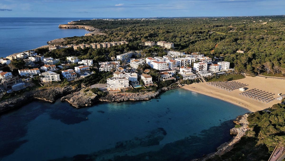 Wyndham Portocolom enjoys an enviable location in the picturesque Portocolom Bay